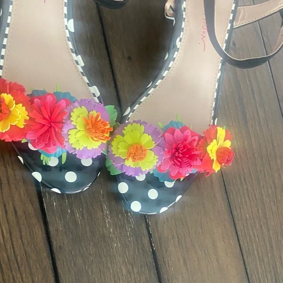 Betsey Johnson Black Polka Dot Floral Heels - Picture 9 of 9